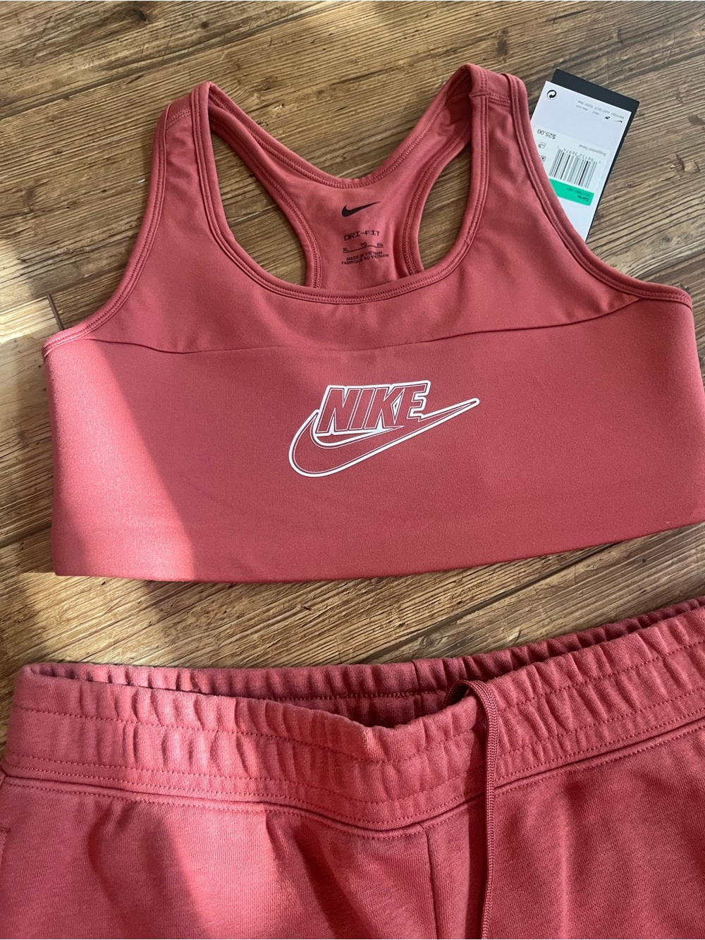 Nike Girls Mauve Jogger Pants with Matching Sports Bra - Picture 2 of 3